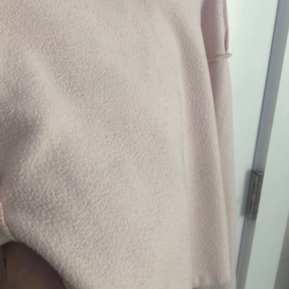 light pink Hollister sweater - Picture 4 of 5
